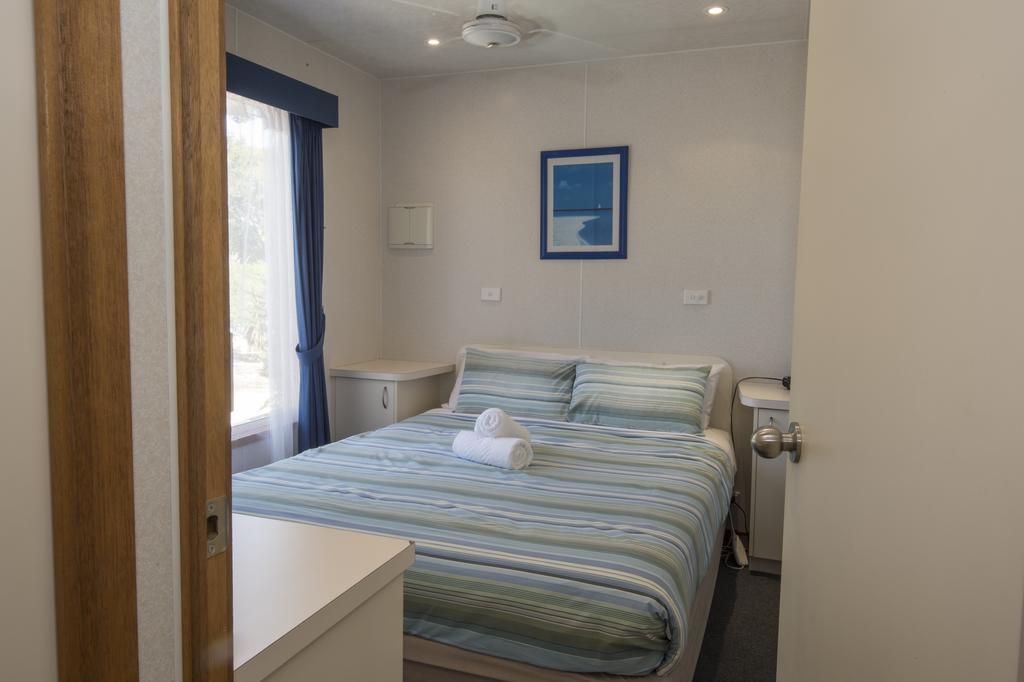 The Lakes Beachfront Holiday Park Lake Tyers Beach Екстериор снимка