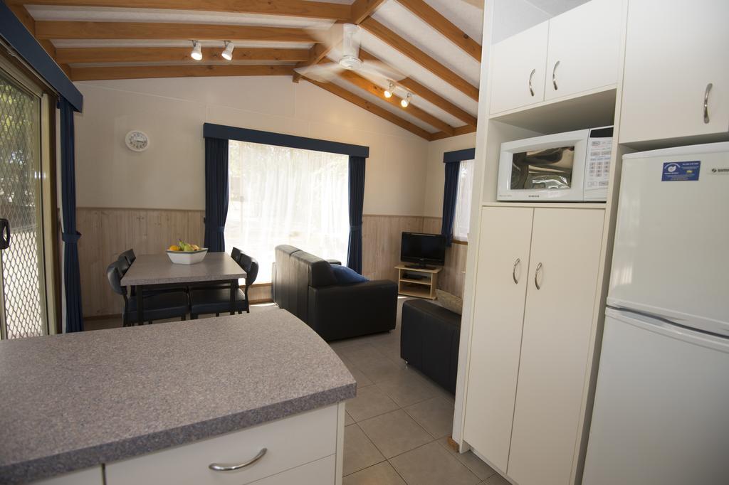 The Lakes Beachfront Holiday Park Lake Tyers Beach Екстериор снимка