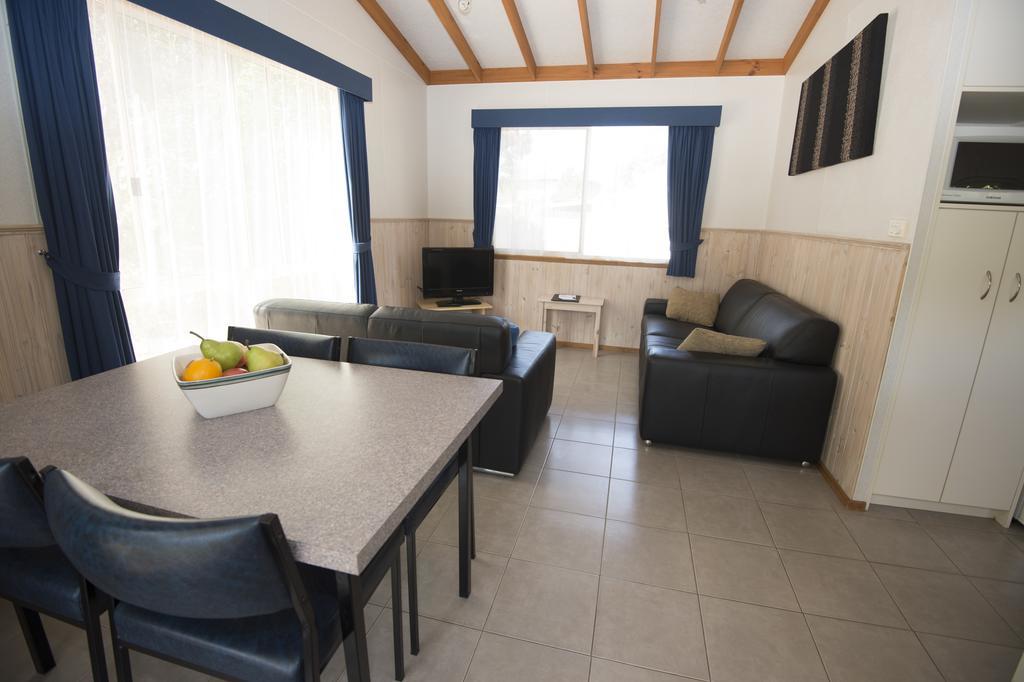 The Lakes Beachfront Holiday Park Lake Tyers Beach Екстериор снимка