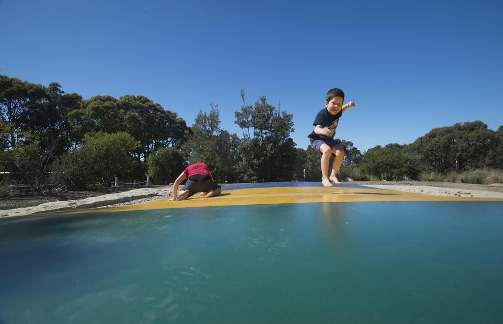 The Lakes Beachfront Holiday Park Lake Tyers Beach Екстериор снимка